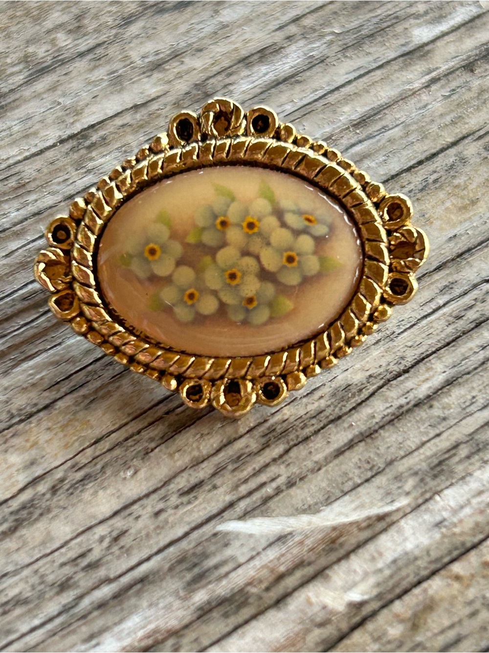 Vintage Gold-Tone Christian Floral Cameo Brooch pin God’s Love is with you